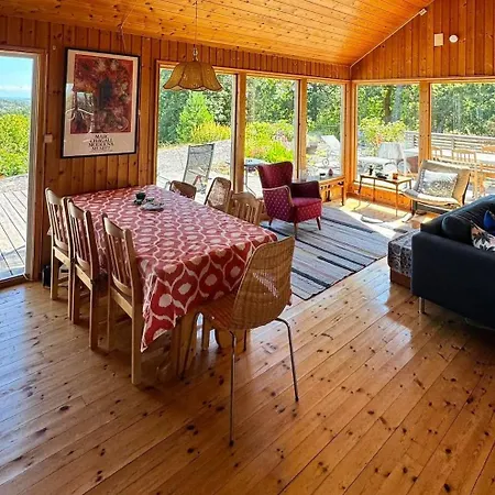Familiehytte Med Sjoutsikt Pa Idylliske Notteroy Holiday home Tenvik